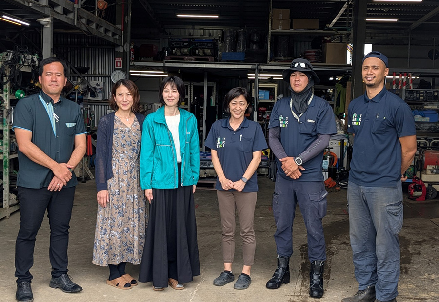 向かって左から2番目 常務取締役 山本有加 氏