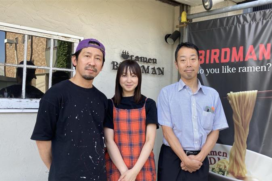 左から　ご主人の中村正志氏　代表の中村晴代氏　御坊商工会議所 佐藤浩知経営指導員